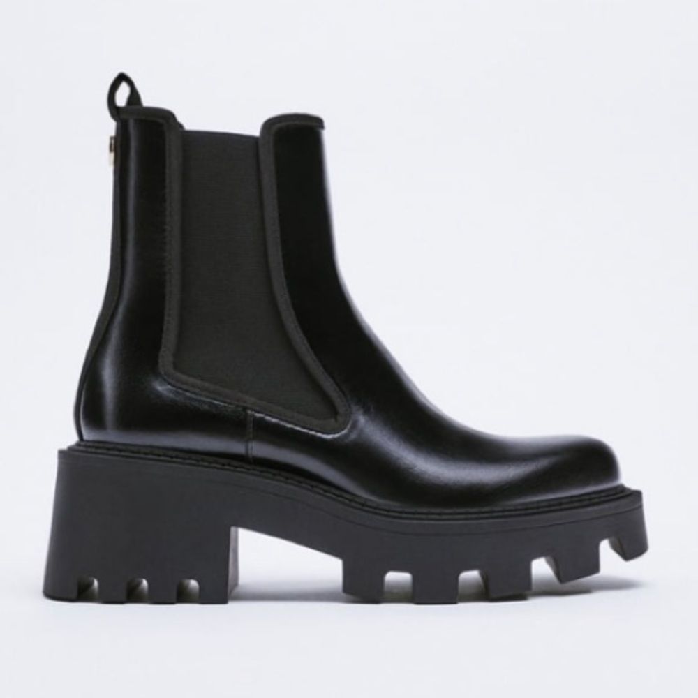 Zara New Black Chelsea Lug Sole Flat Ankle Boots, size 10, nwt